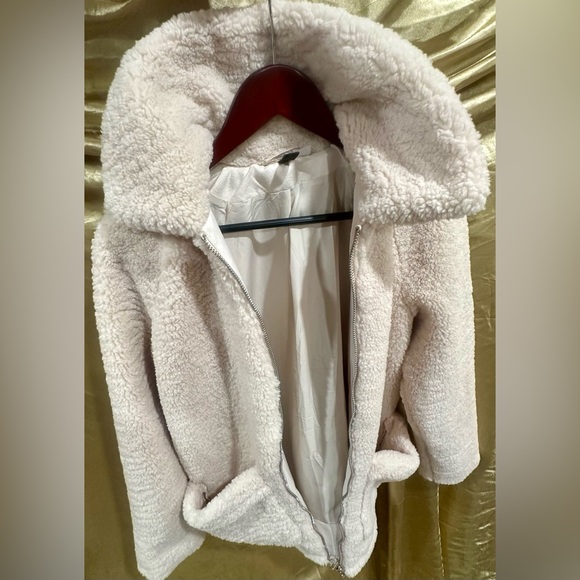 H&M Fluffy Coats/Jacket - Picture 3 of 6